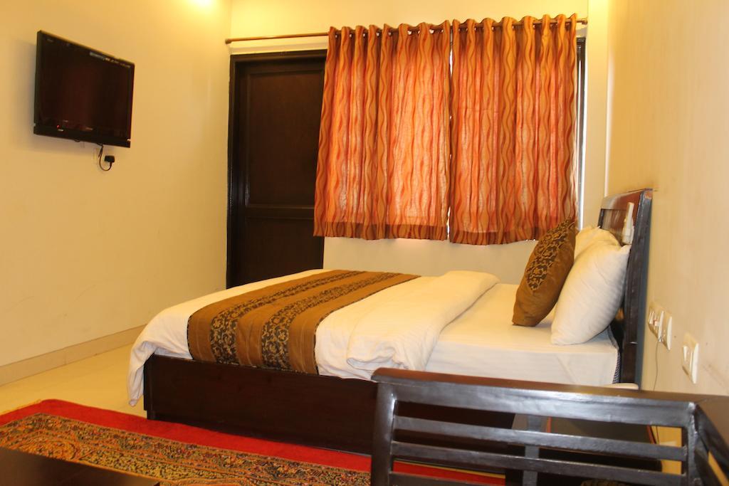 Airport Hotel Jet Inn Suites New Delhi Exterior photo