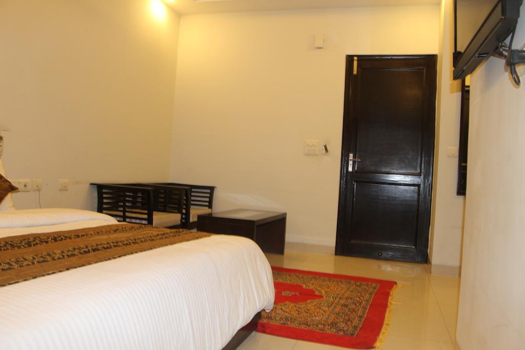 Airport Hotel Jet Inn Suites New Delhi Exterior photo