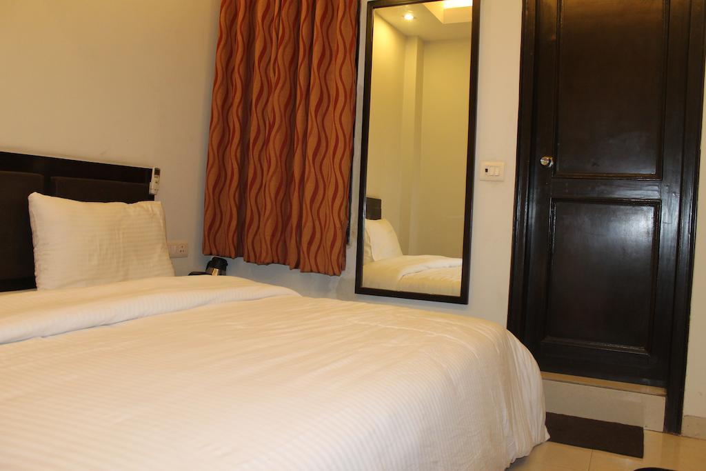 Airport Hotel Jet Inn Suites New Delhi Exterior photo