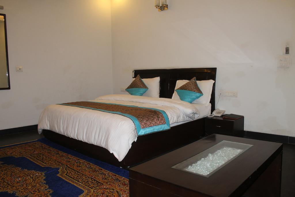 Airport Hotel Jet Inn Suites New Delhi Exterior photo