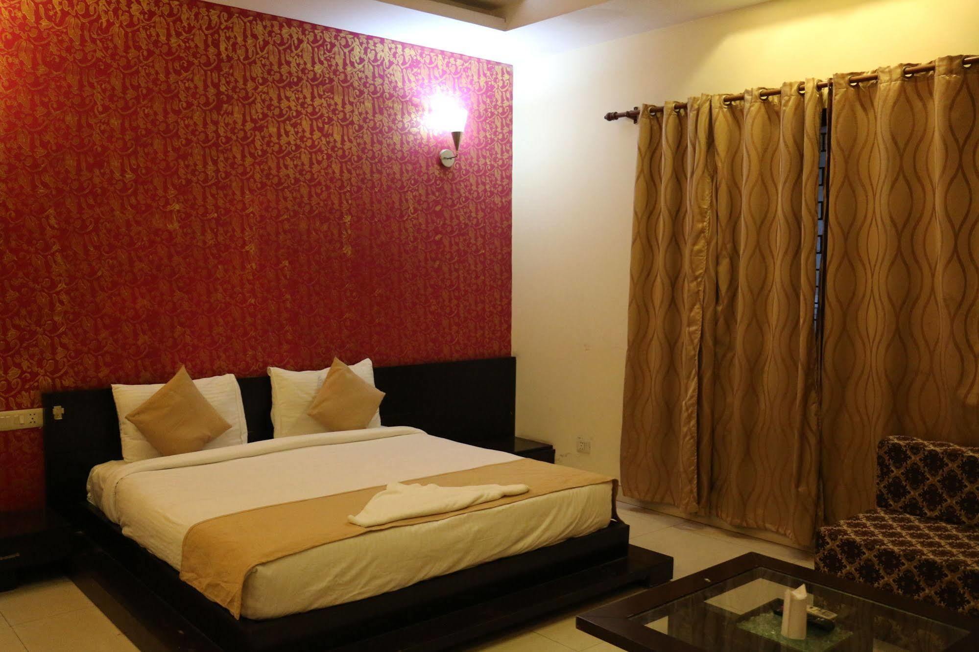 Airport Hotel Jet Inn Suites New Delhi Exterior photo